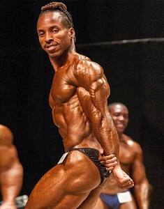 Side tricep pose