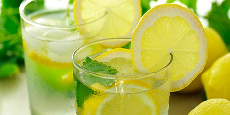 5 Top Benefits of Drinking Lemon Water!