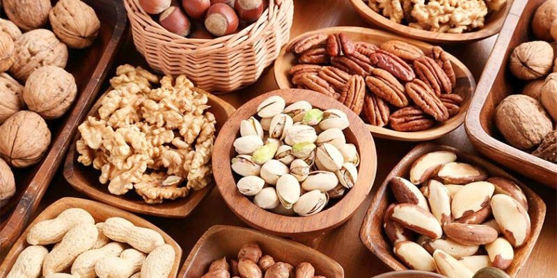 Raw Nuts vs Roasted Nuts: Which are Healthier for You?